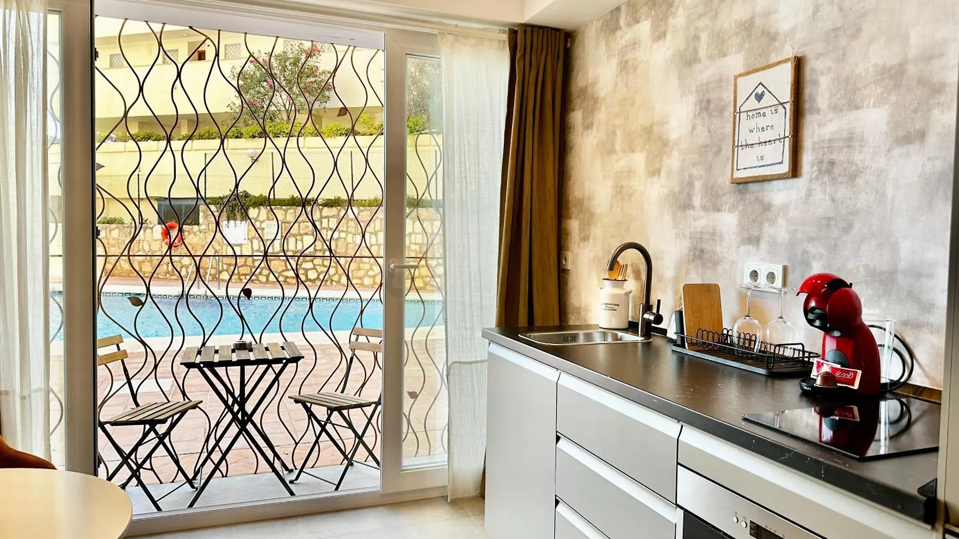 Aparthotel Loft 18 Beachfront Marbella Center