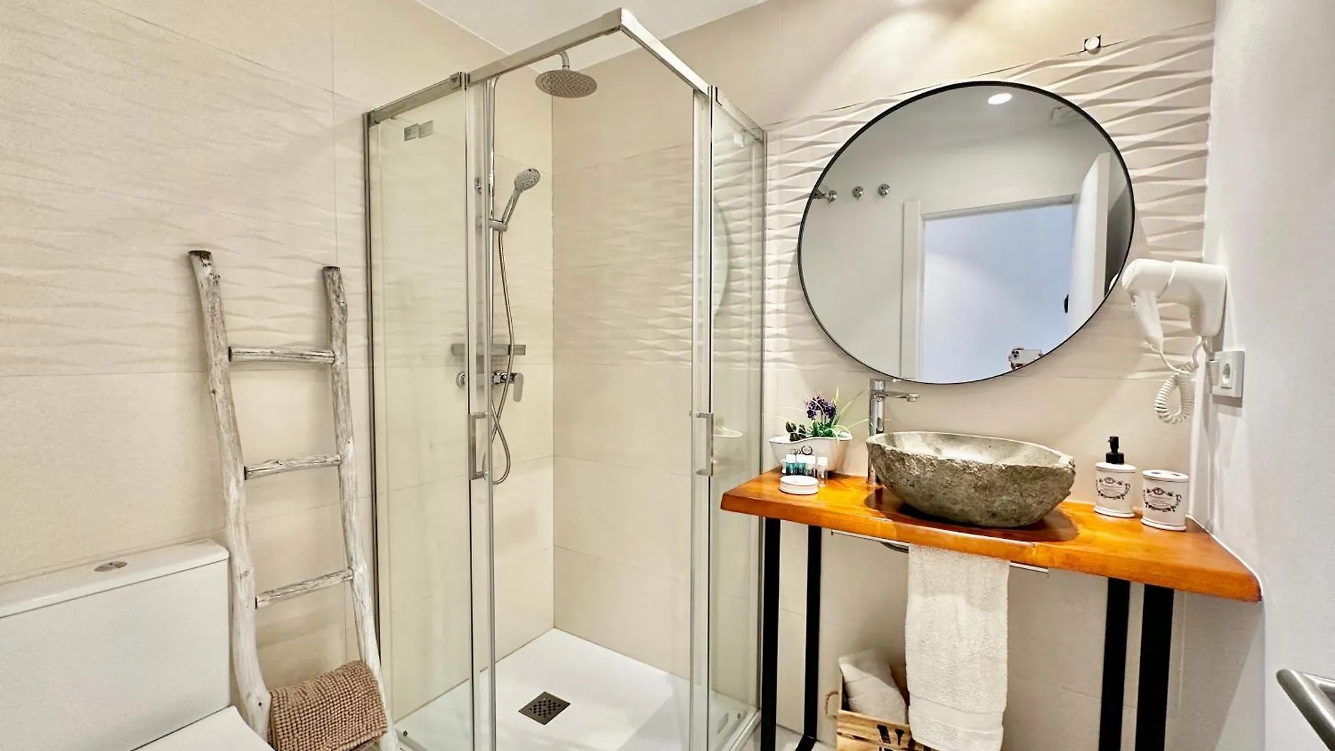 Aparthotel Loft 18 Beachfront Marbella Center