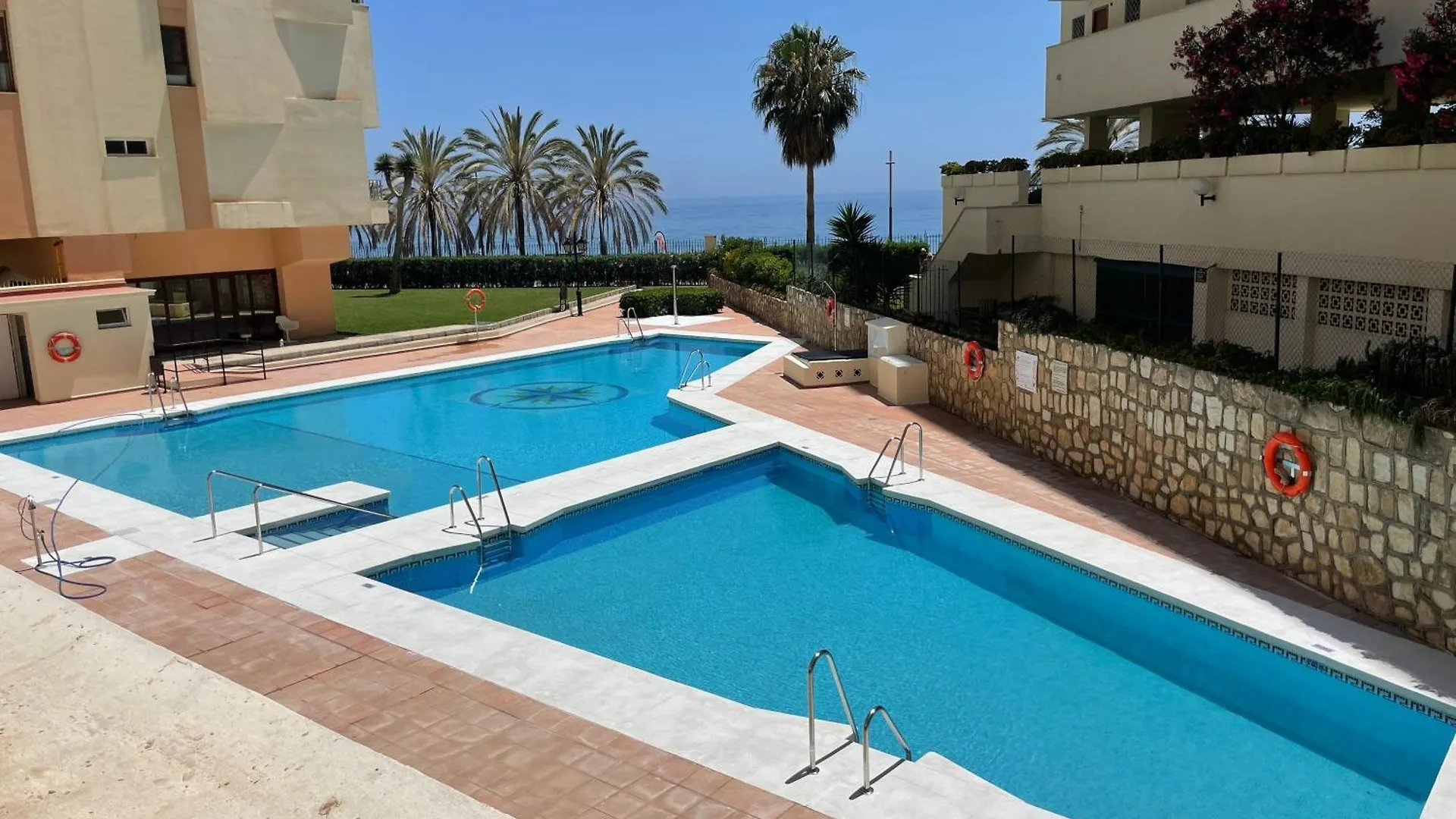 Aparthotel Loft 18 Beachfront Marbella Center